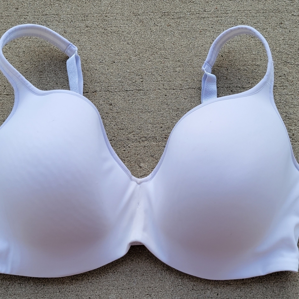 White T-shirt Contour bra